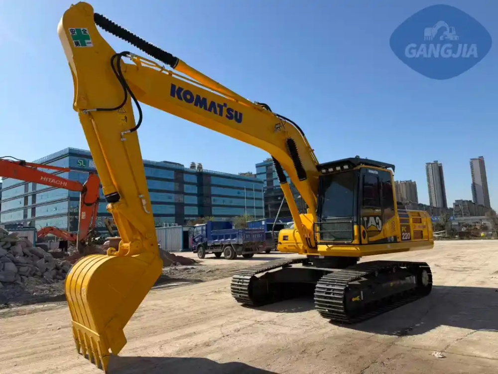 Why Second-Hand Komatsu Excavators Beat New Machines For ROI